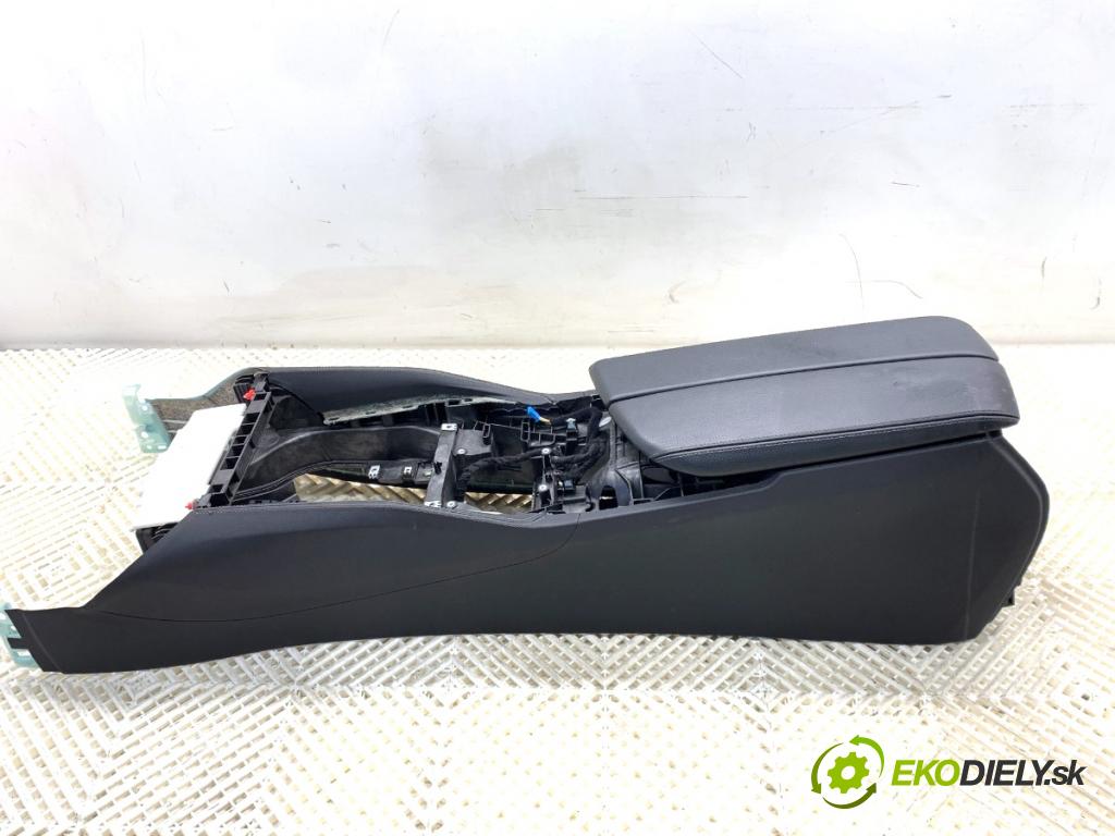 BMW G31 Kombi 2020 140 kW 520 d 1995 Tunel stredový opierka 