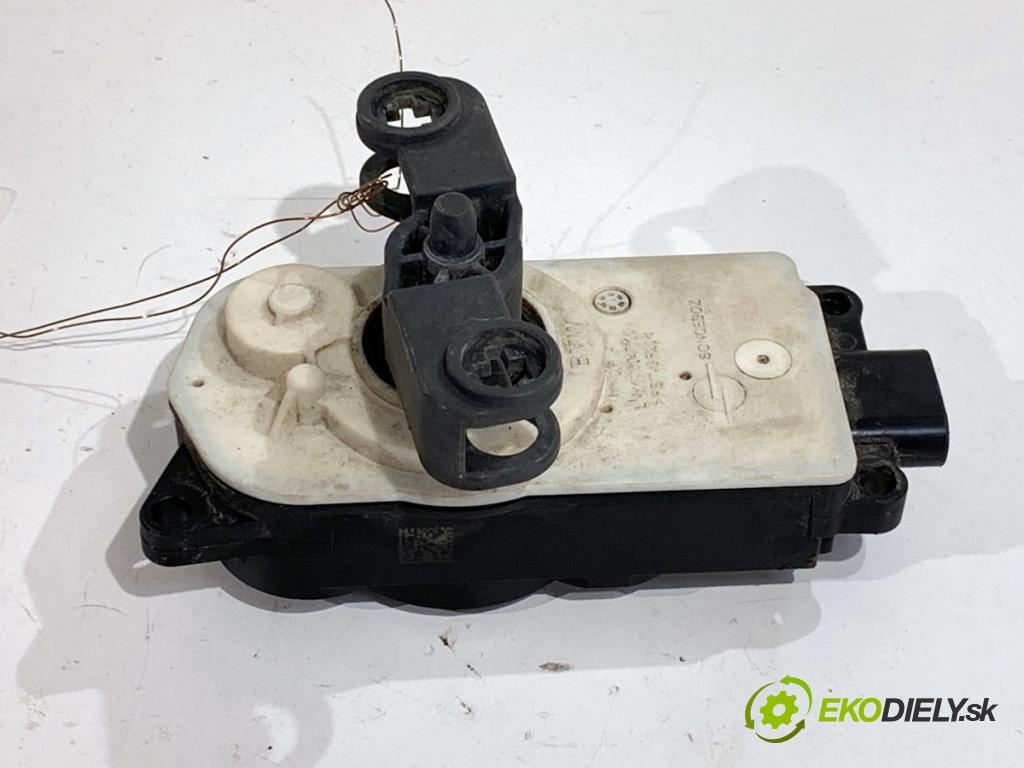 BMW G30 sedan 2022 140 kW 520 d xDrive 1995 motorek rolety ŻALUZIJE: 9881646