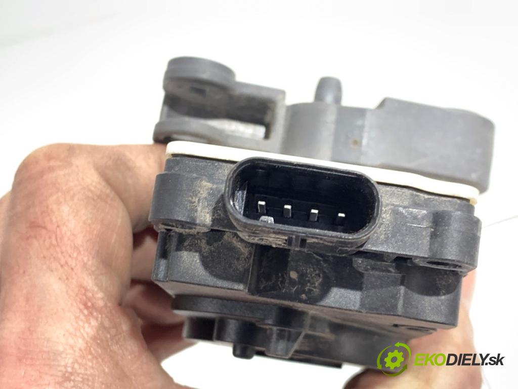 BMW G30 sedan 2022 140 kW 520 d xDrive 1995 motorek rolety ŻALUZIJE: 9881646