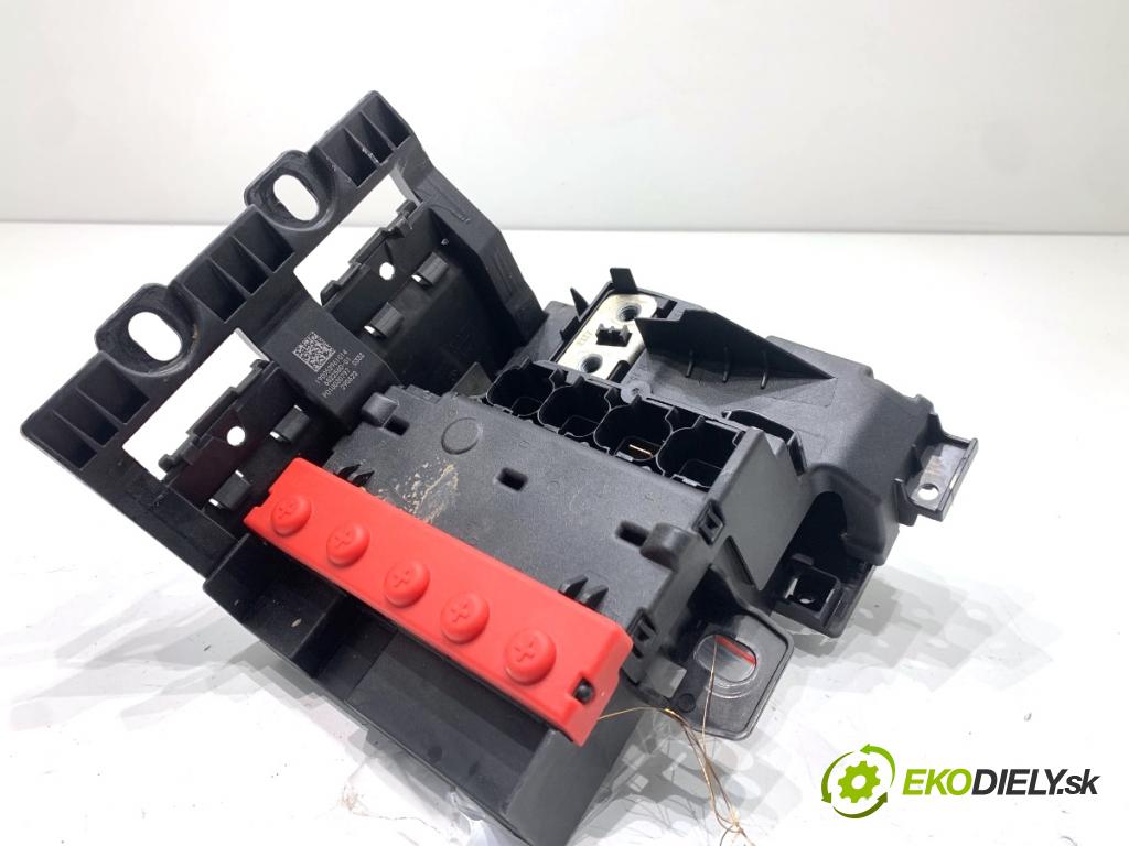 BMW G30 sedan 2022 140 kW 520 d xDrive 1995 svorka plus rozdělovač PRĄDU 6817771