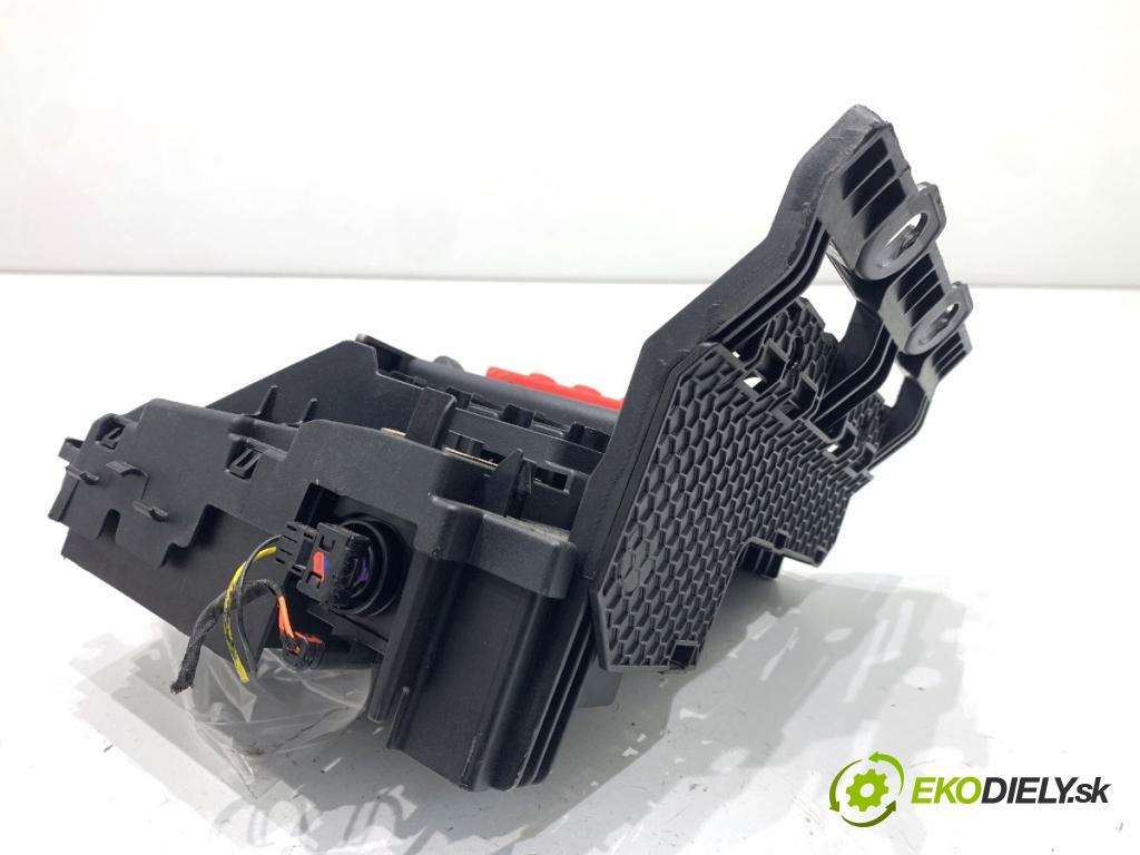 BMW G30 sedan 2022 140 kW 520 d xDrive 1995 svorka plus rozdělovač PRĄDU 6817771