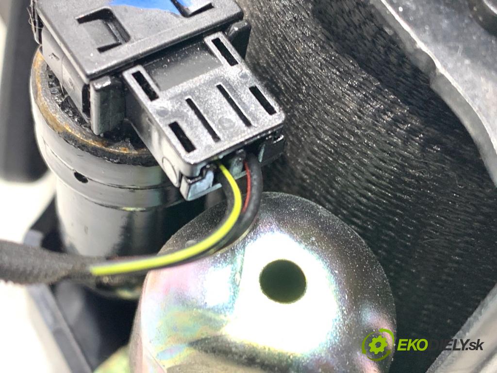 BMW G30 sedan 2022 140 kW 520 d xDrive 1995 Držiak BEZPEČNOSŤ pravy zad 639708700D