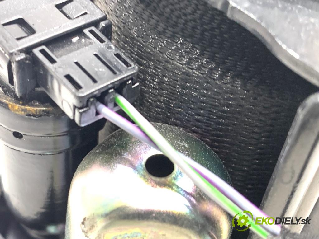 BMW G30 sedan 2022 140 kW 520 d xDrive 1995 Držiak BEZPEČNOSŤ ľavy zad 639708700D