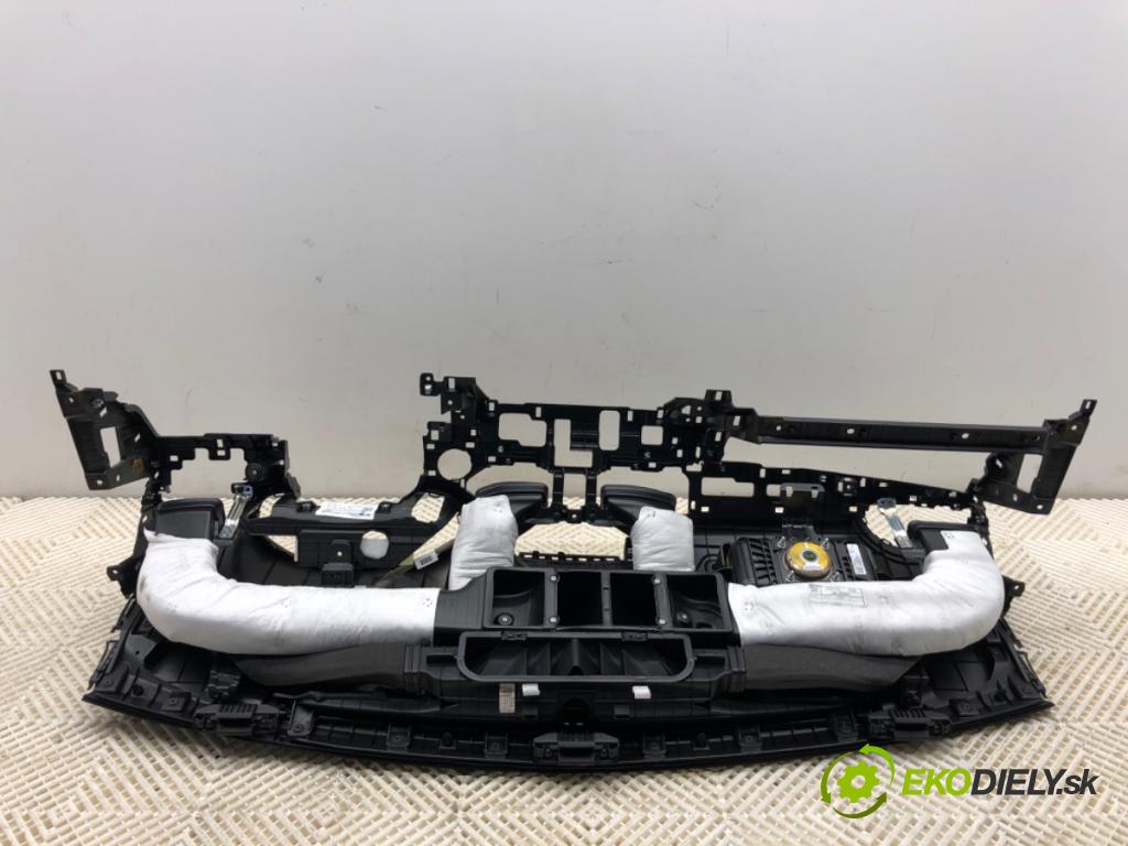 HYUNDAI i30  2024 71 kW 1.5 DPI   (1498 ccm / 71 kW / 97 KM) 1498 palubní doska POLŠTÁŘ: spolujezdce G4845-91100