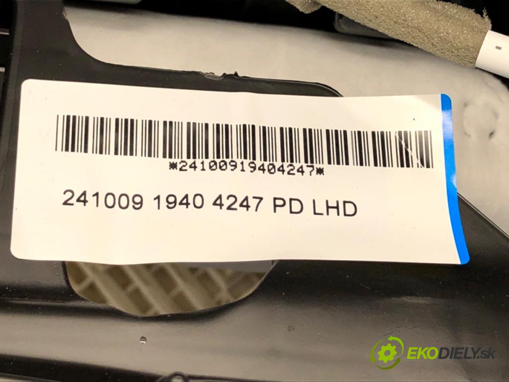 HYUNDAI i30  2024 71 kW 1.5 DPI   (1498 ccm / 71 kW / 97 KM) 1498 palubní doska POLŠTÁŘ: spolujezdce G4845-91100