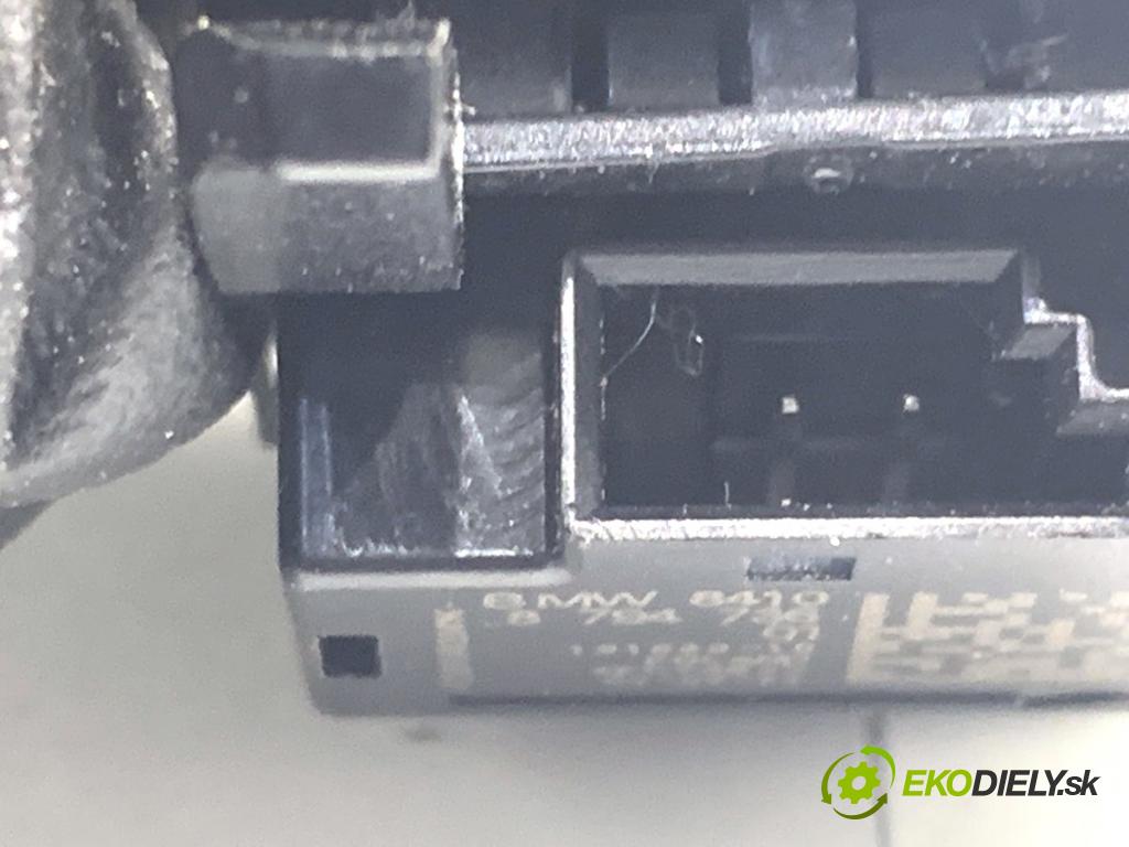 BMW G30 sedan 2022 140 kW 520 d xDrive 1995 MIKROFON: 8794736