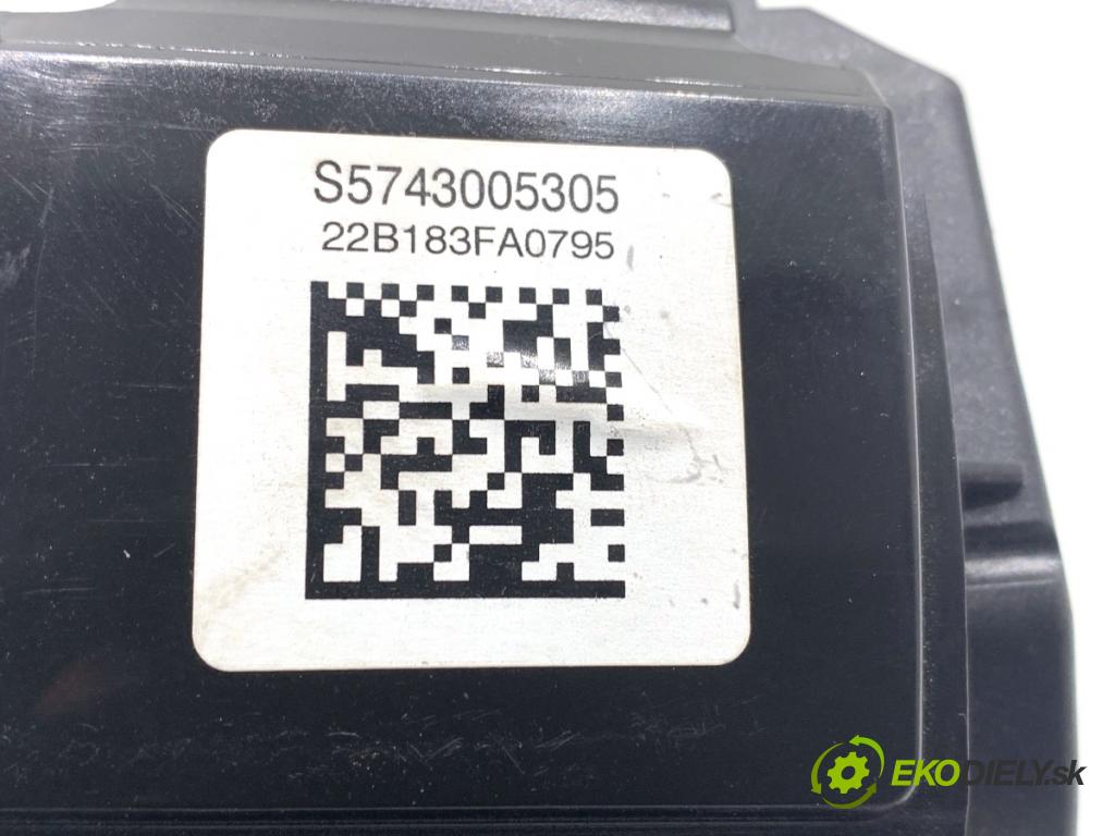 BMW G30 sedan 2022 140 kW 520 d xDrive 1995 Držiak BEZPEČNOSŤ zad stredový 7430053