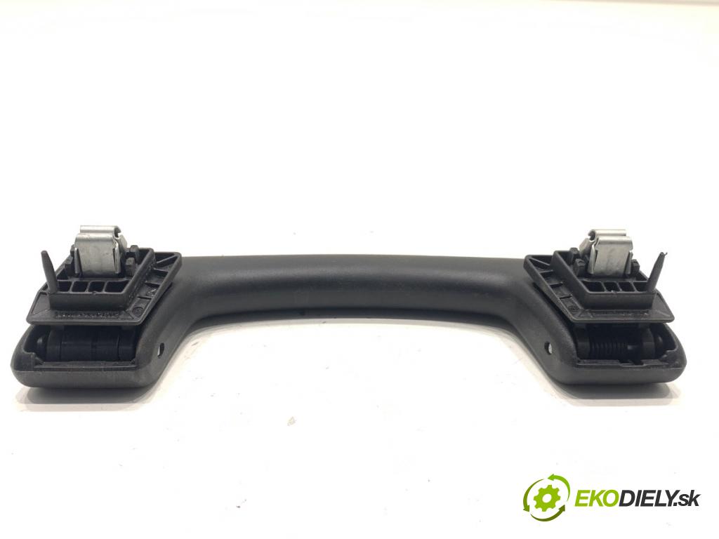 BMW G30 sedan 2022 140 kW 520 d xDrive 1995 držák držadlo čalounění přední část pravá