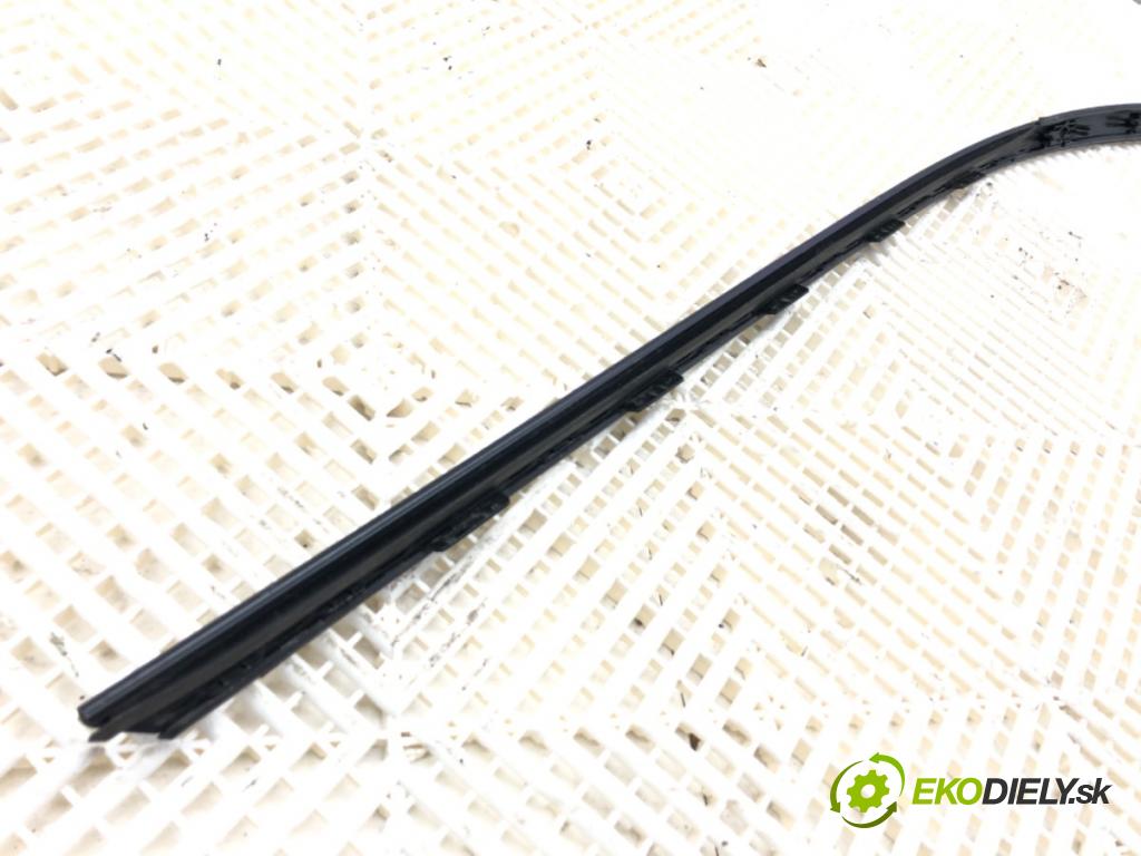 BMW G30 sedan 2022 140 kW 520 d xDrive 1995 lišta střešní pravá 7433742