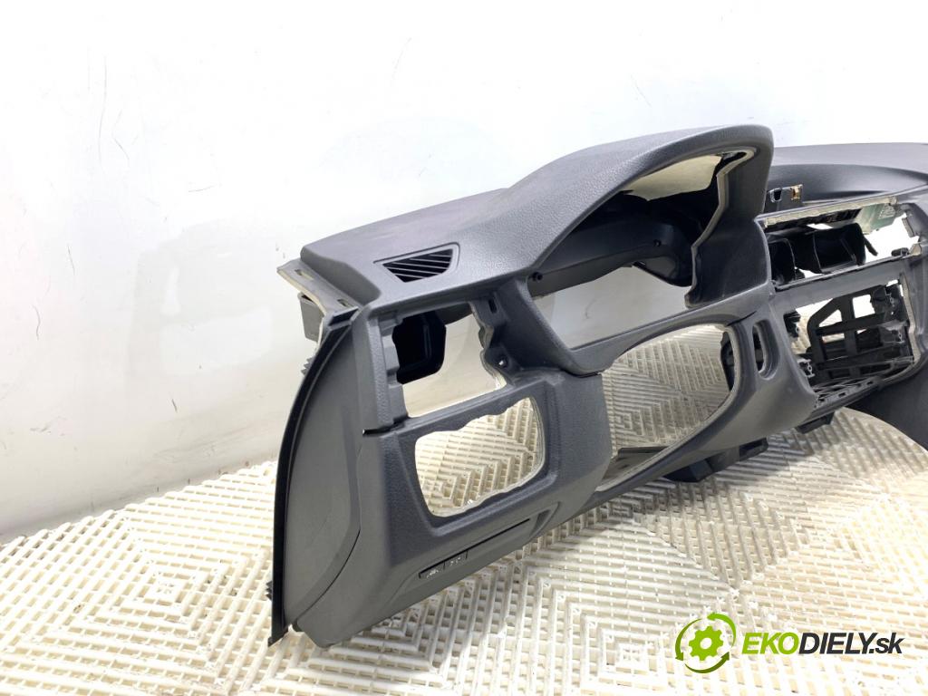 BMW F31 Kombi 2014 135 kW 320 d xDrive 1995 palubní doska POLŠTÁŘ: spolujezdce 9218490