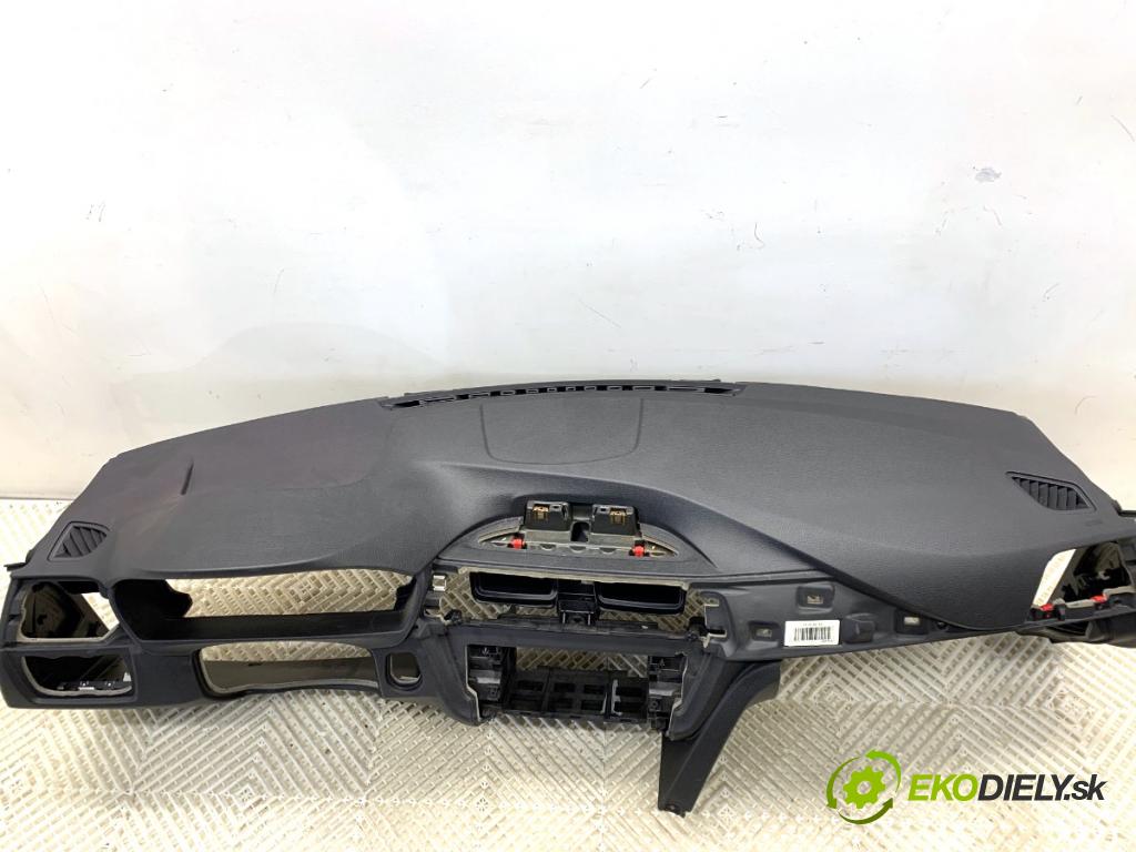 BMW F31 Kombi 2014 135 kW 320 d xDrive 1995 palubní doska POLŠTÁŘ: spolujezdce 9218490