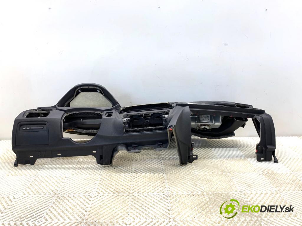 BMW F31 Kombi 2014 135 kW 320 d xDrive 1995 palubní doska POLŠTÁŘ: spolujezdce 9218490