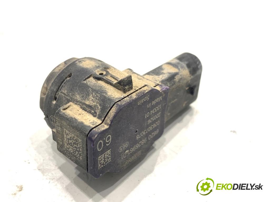 BMW G30 sedan 2022 140 kW 520 d xDrive 1995 Snímač PDC 9826961