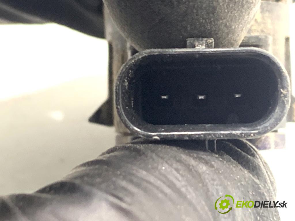 BMW G30 sedan 2022 140 kW 520 d xDrive 1995 Snímač PDC 9826961