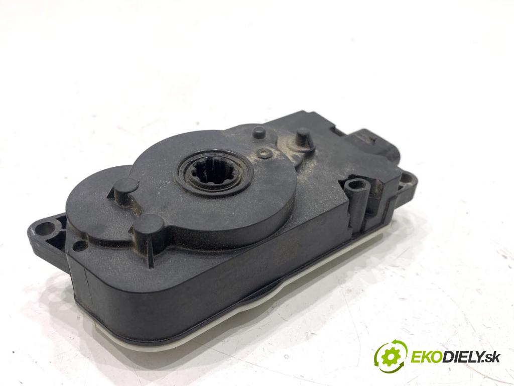 BMW G30 sedan 2022 140 kW 520 d xDrive 1995 motorek rolety ŻALUZIJE: 9881645