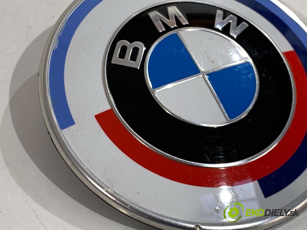 BMW G30 sedan 2022 140 kW 520 d xDrive 1995 znak přední část 8087194