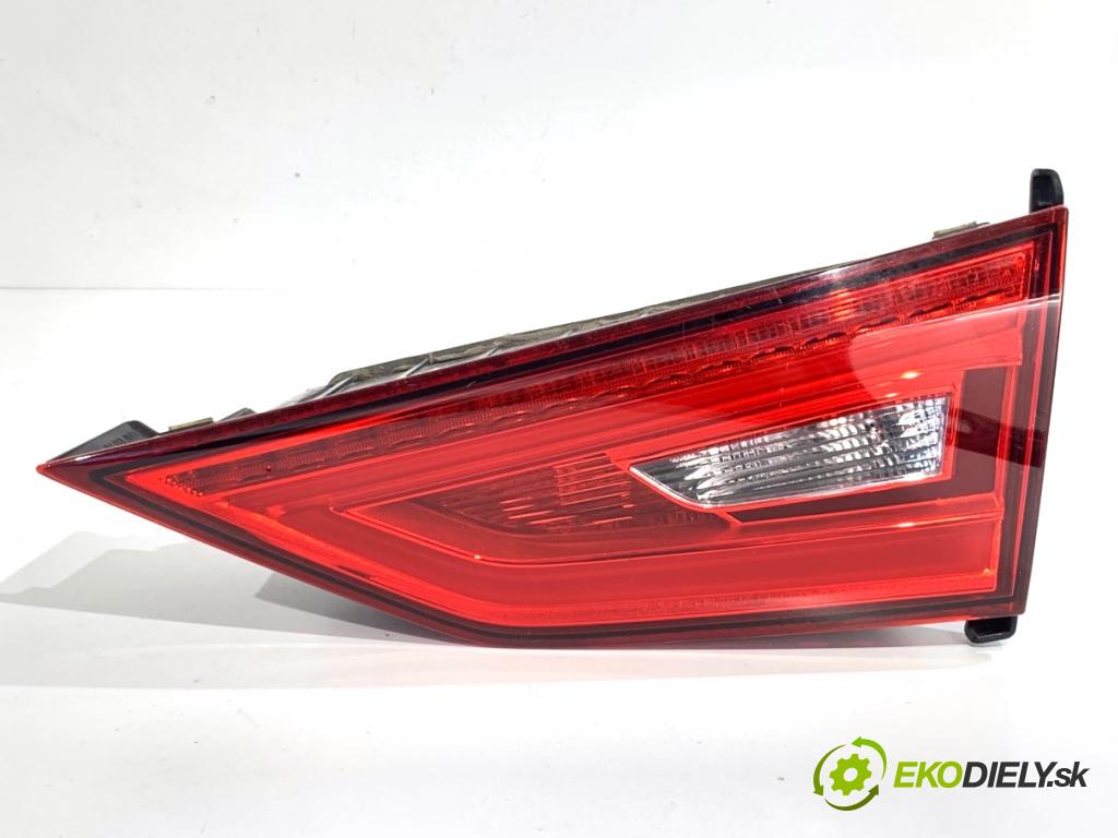 AUDI A3 8V sedan 2016 140 kW 2.0 TFSI quattro 1984 světlo zadní část pravá vnitřní  (Klika dveří ostatní)