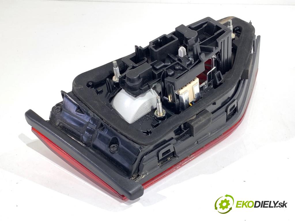 AUDI A3 8V sedan 2016 140 kW 2.0 TFSI quattro 1984 světlo zadní část pravá vnitřní  (Klika dveří ostatní)