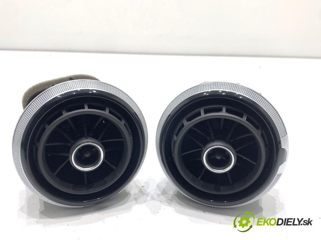 AUDI A3 8V sedan 2016 140 kW 2.0 TFSI quattro 1984 kratký topení přední část střední 8V0820901C