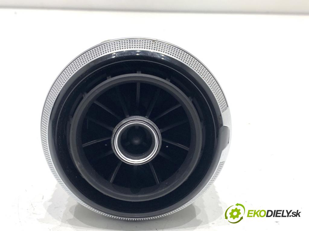 AUDI A3 8V sedan 2016 140 kW 2.0 TFSI quattro 1984 mří topení přední část 8V0820901C