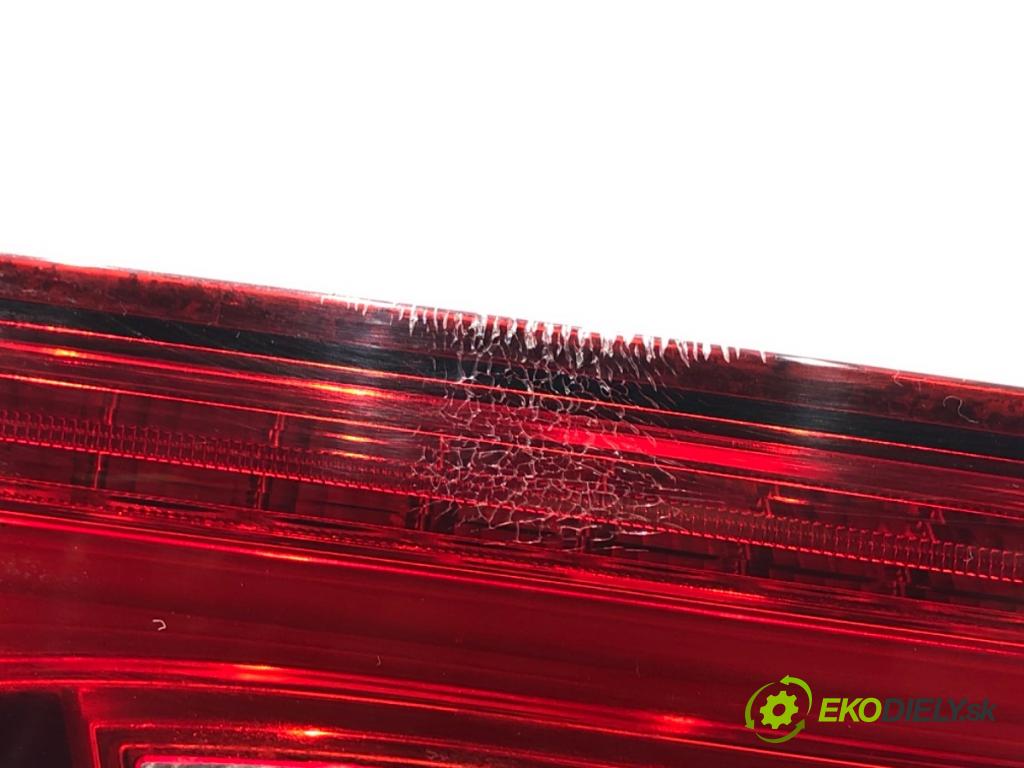 AUDI A3 8V sedan 2016 140 kW 2.0 TFSI quattro 1984 světlo zadní část levá strana vnitřní 8V5945093 (Klika dveří ostatní)