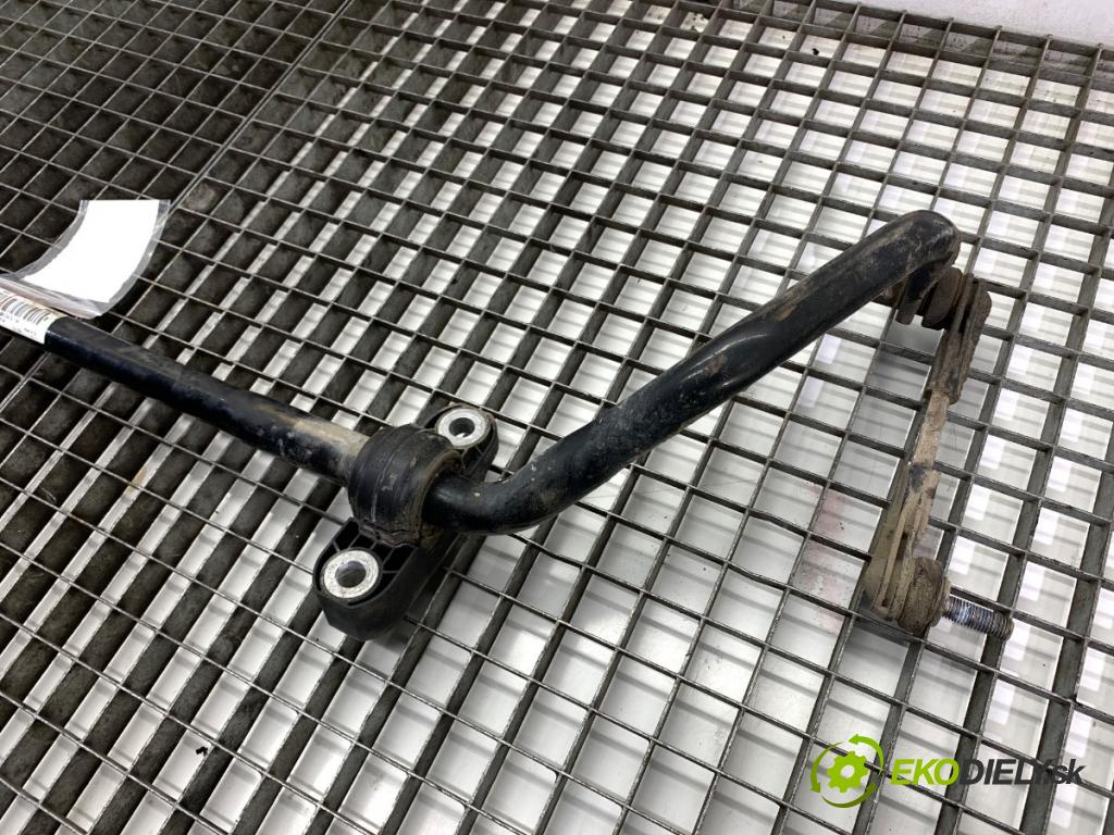 BMW G30 sedan 2022 140 kW 520 d xDrive 1995 tyč stabilizátora přední část 6873476 (Přední stabilizátor)