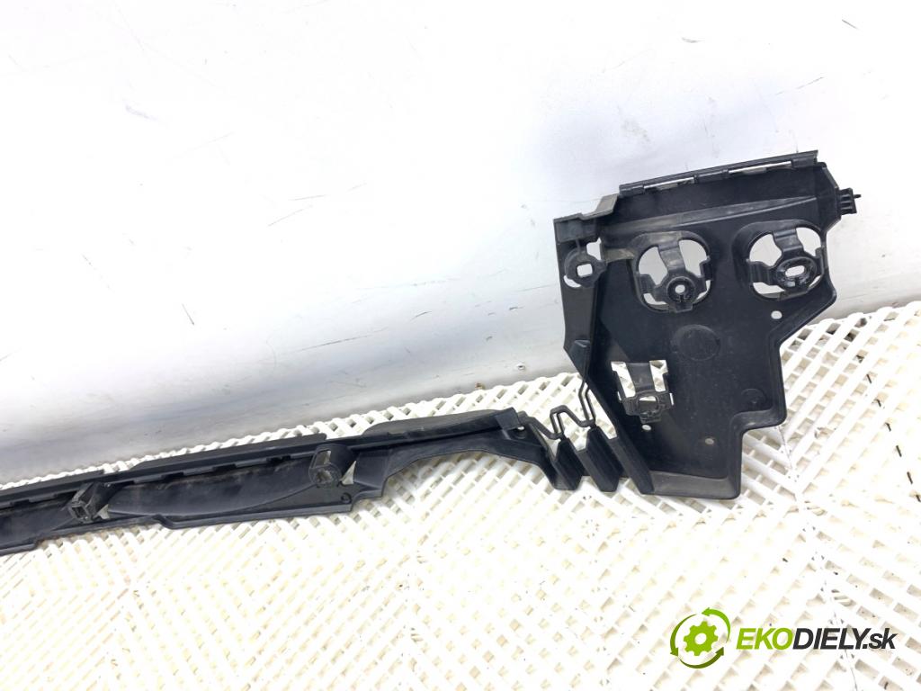 BMW G31 Kombi 2020 140 kW 520 d 1995 úchyt nárazníka zadní část středový 7387313