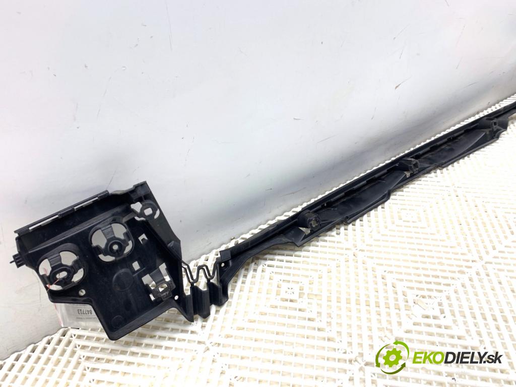 BMW G31 Kombi 2020 140 kW 520 d 1995 úchyt nárazníka zadní část středový 7387313