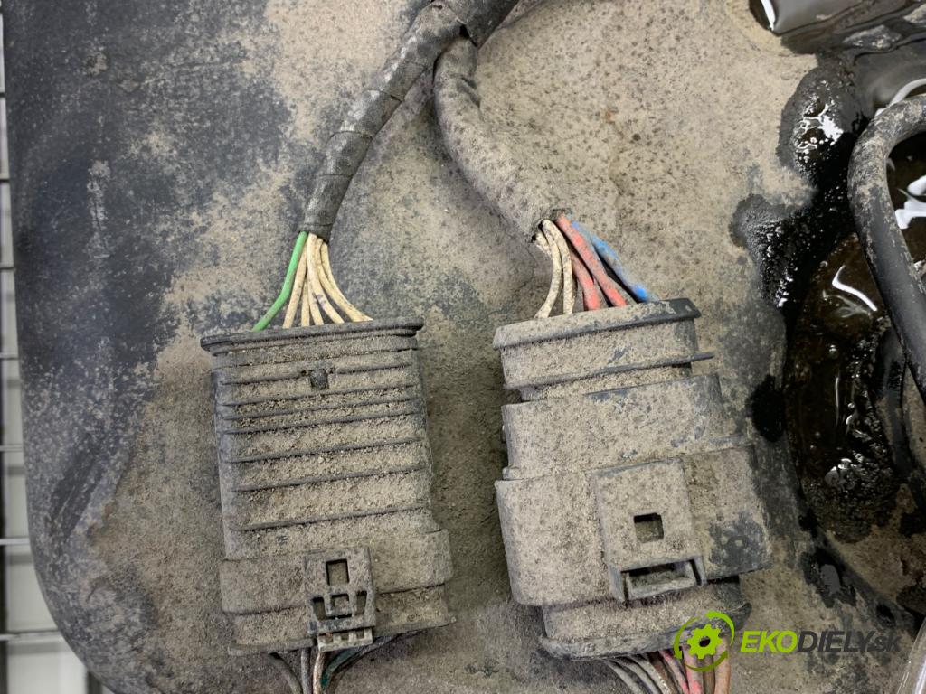 MERCEDES-BENZ W166 SUV 2013 190 kW ML 350 BlueTEC 4-matic (166.024) 2987 Nádržka SCR: A1664703901