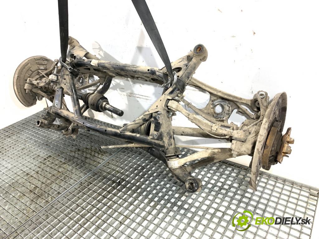 BMW F22 coupe 2017 272 kW M2 2979 Výstuha zad