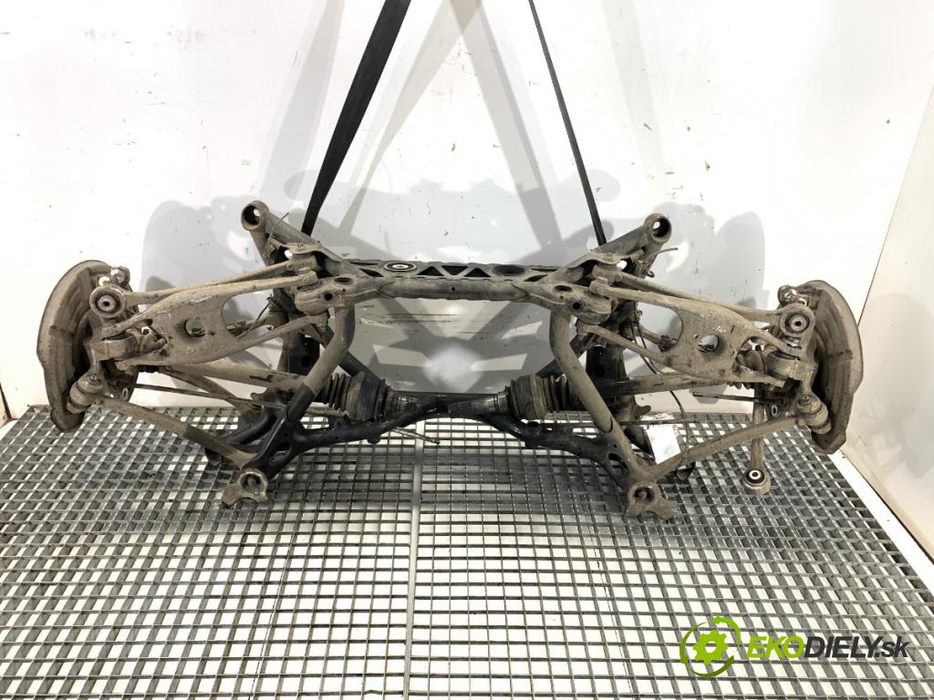 BMW F22 coupe 2017 272 kW M2 2979 Výstuha zad