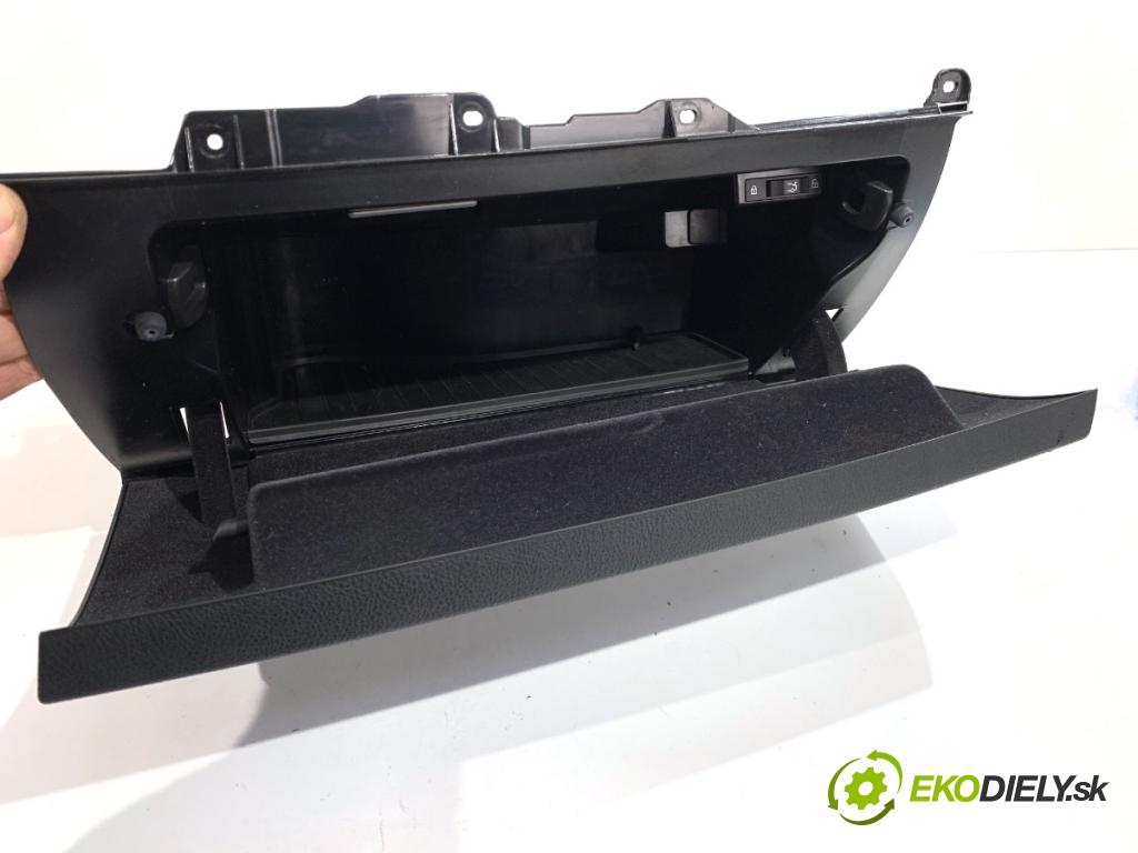 BMW F22 coupe 2017 272 kW M2 2979 Priehradka, kastlík spolujazdca  (Priehradka (kastlík))