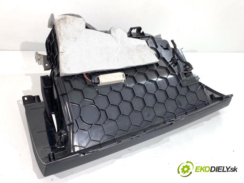 BMW F22 coupe 2017 272 kW M2 2979 Priehradka, kastlík spolujazdca  (Priehradka (kastlík))