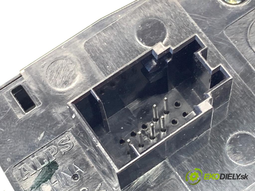 BMW F22 coupe 2017 272 kW M2 2979 Prepínač okien  (Prepínacie páčky pod volantom)