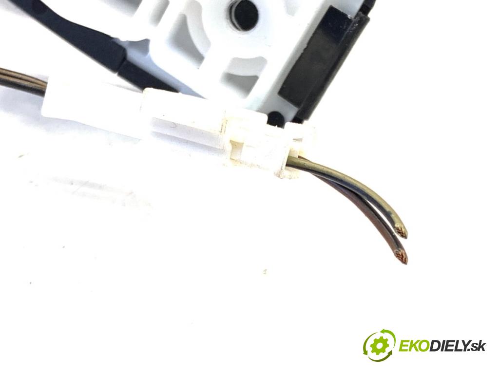 BMW F22 coupe 2017 272 kW M2 2979 clona sluneční levý