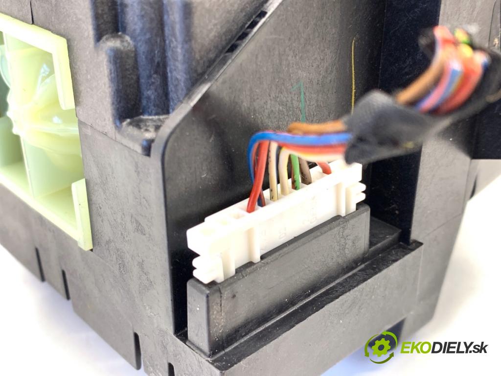 BMW F22 coupe 2017 272 kW M2 2979 Kulisa 7855496 (Rýchlostná páka (kulisa))