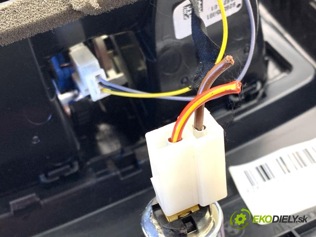 BMW F22 coupe 2017 272 kW M2 2979 Mriežky kúrenia zad 9207330