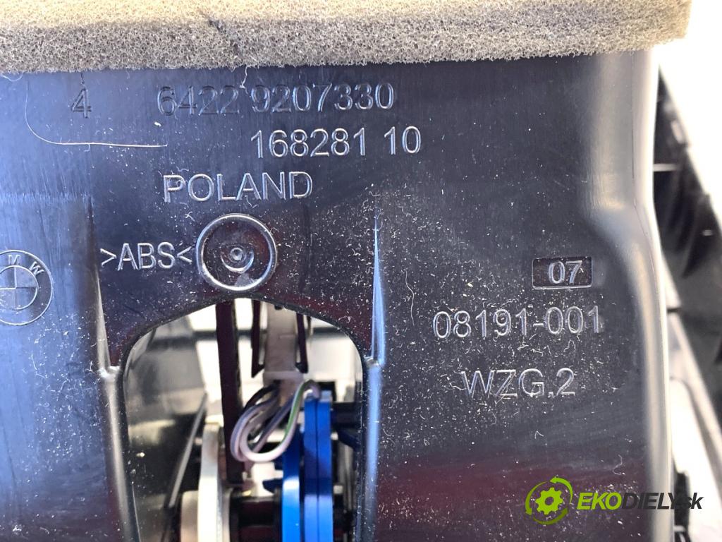 BMW F22 coupe 2017 272 kW M2 2979 Mriežky kúrenia zad 9207330
