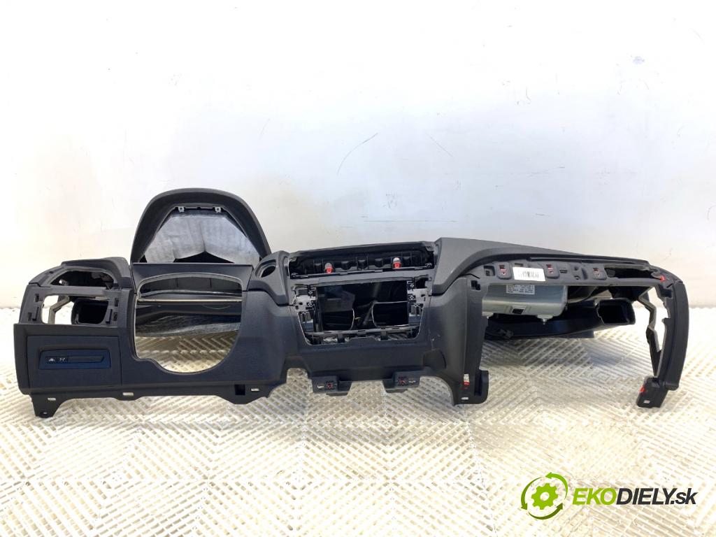 BMW F22 coupe 2017 272 kW M2 2979 palubní doska POLŠTÁŘ: spolujezdce 9226003