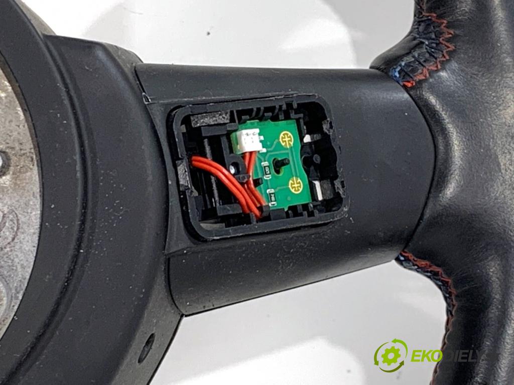 BMW F22 coupe 2017 272 kW M2 2979 volant M-BALÍČEK 7849393