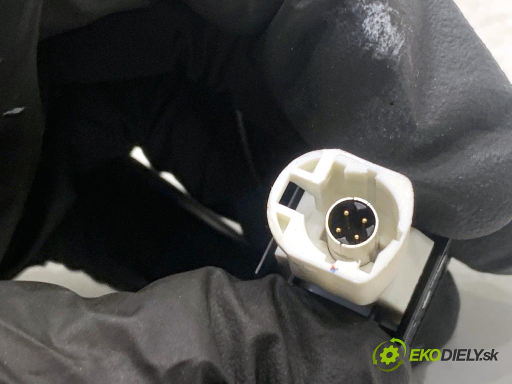 BMW F22 coupe 2017 272 kW M2 2979 HNÍZDO: USB 9229294