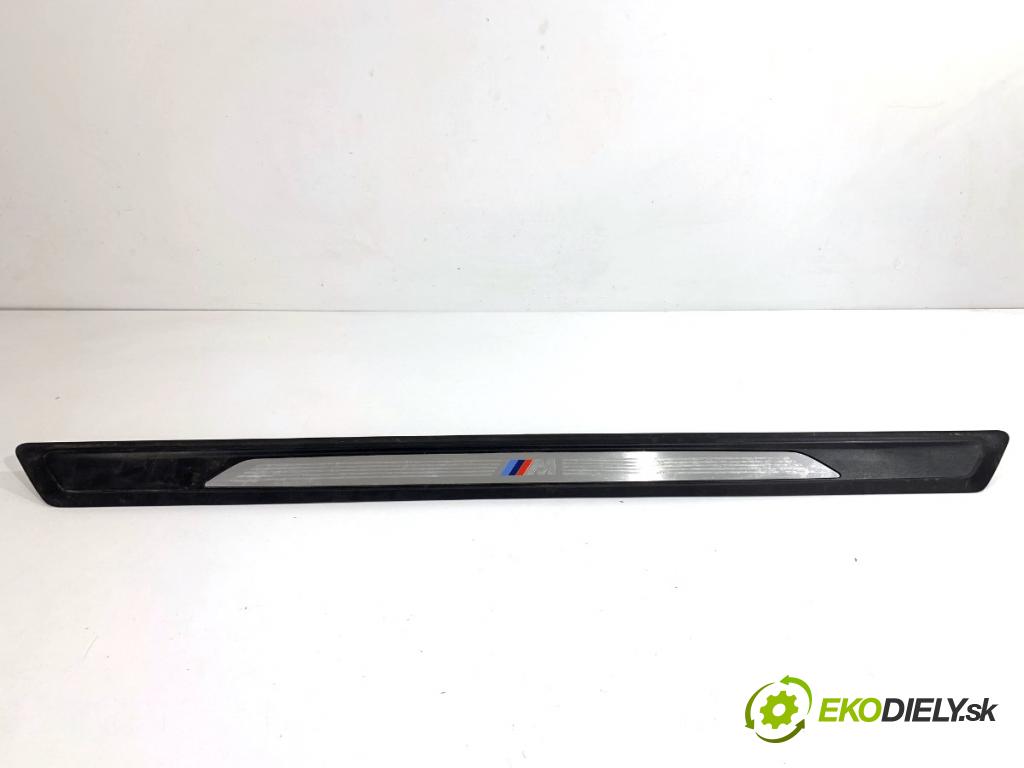 BMW F22 coupe 2017 272 kW M2 2979 lišta násada prahu přední část levá strana 8055499