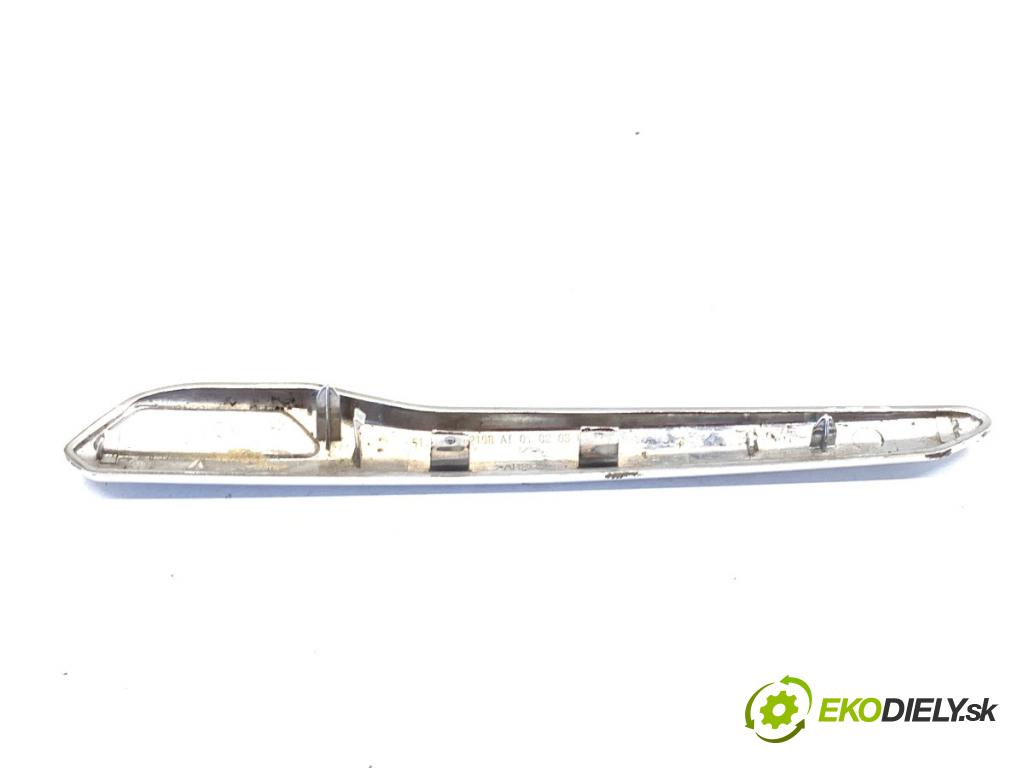 BMW F22 coupe 2017 272 kW M2 2979 znak lišta blatníka přední část pravá M-BALÍČEK 8062198