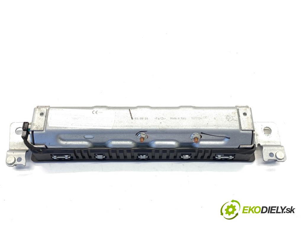 BMW F22 coupe 2017 272 kW M2 2979 AirBag koleno: spolujezdce 9228653