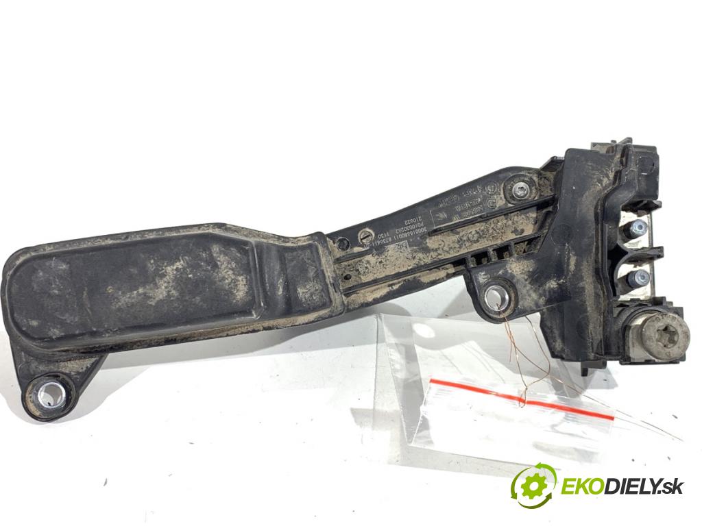 BMW G30 sedan 2022 140 kW 520 d xDrive 1995 modul relé NAPĚTÍ: 8736411