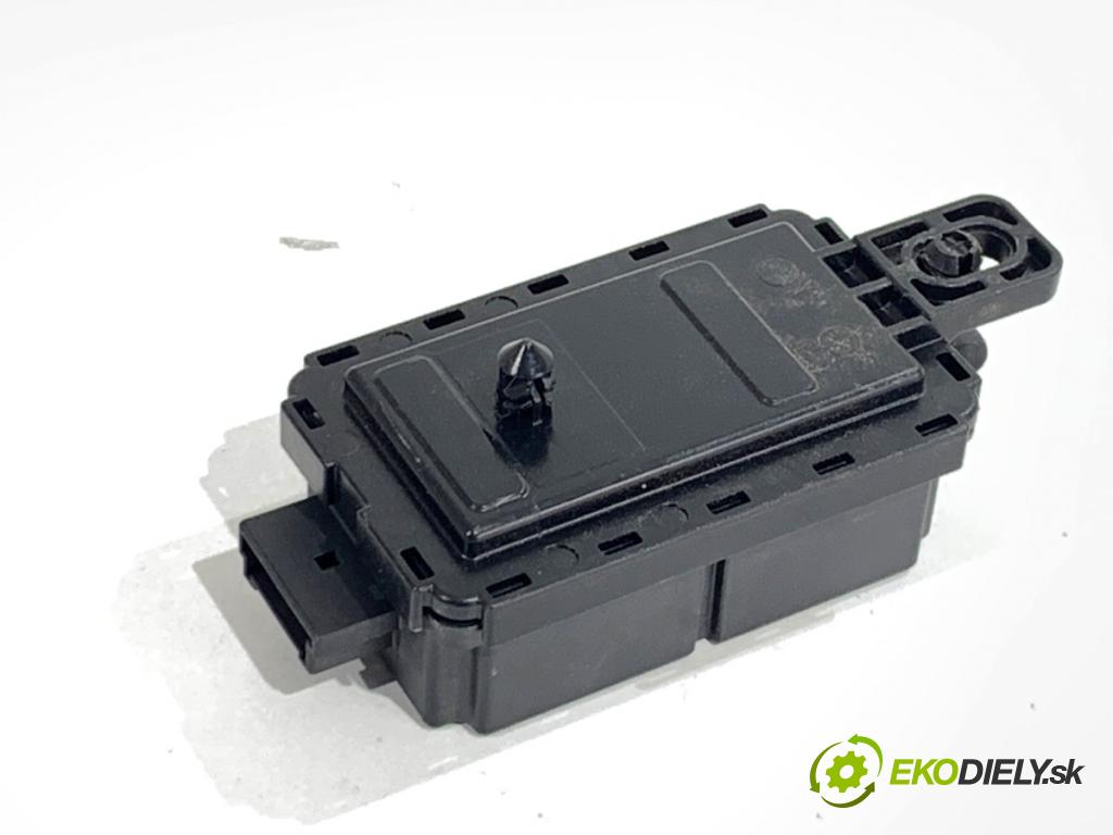 BMW G30 sedan 2022 140 kW 520 d xDrive 1995 modul čítačka vodiča 7928662