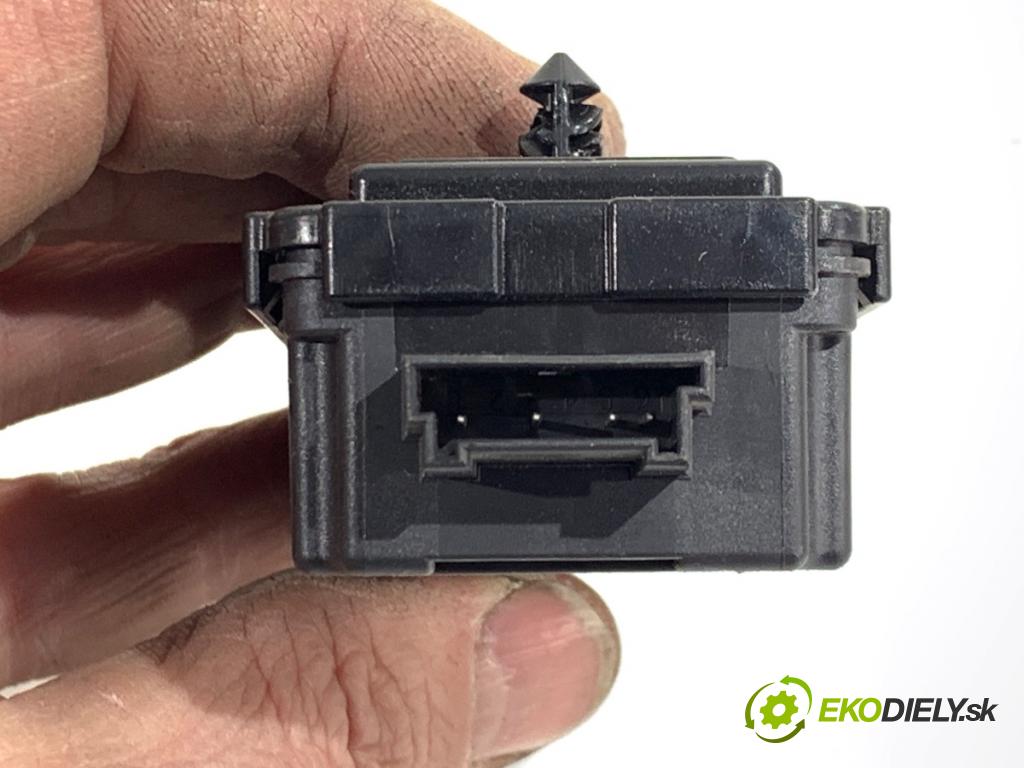 BMW G30 sedan 2022 140 kW 520 d xDrive 1995 modul čítačka vodiča 7928662