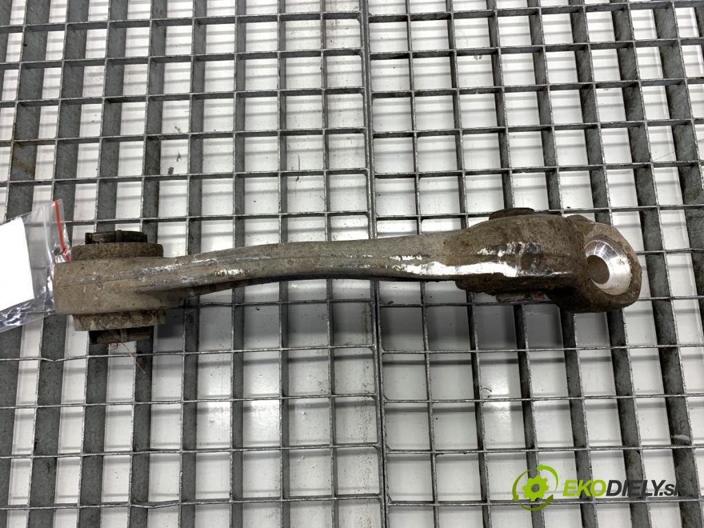 BMW G30 sedan 2022 140 kW 520 d xDrive 1995 rameno levý přední část 6861181