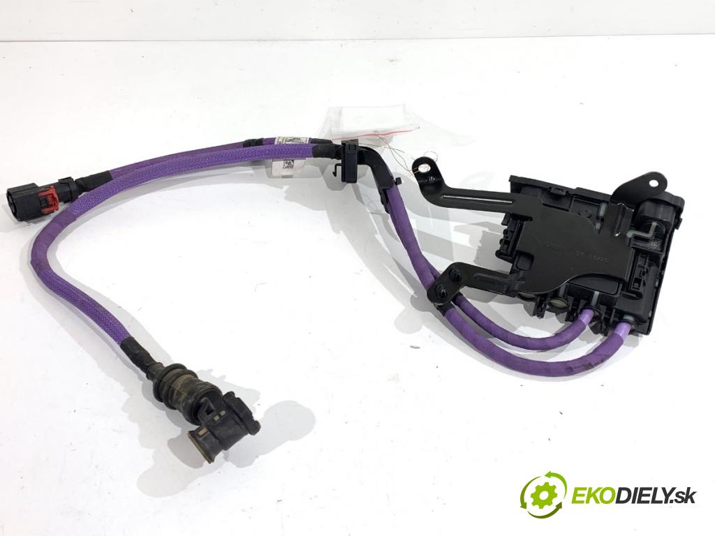 BMW G30 sedan 2022 140 kW 520 d xDrive 1995 skříňka poistková 765060201BA (Pojistková skříňka)