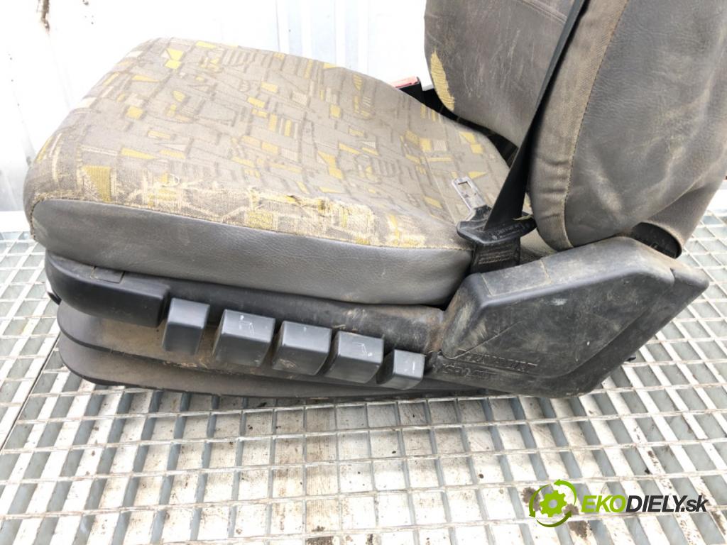 RENAULT TRUCKS PREMIUM Platforma / podwozie 1997 219 kW Route 300.16 219 kW [298 KM] olej napędowy 1996 - 2022 9839 Sedadlo ľavy predný